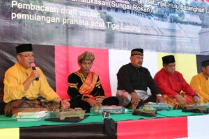 Hukum dan Aturan Adat